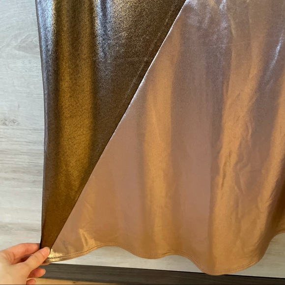 NWOT Dunnes Gold Chrome Shimmery Sparkly Nude Textured Sleeveless Tank Top - Picture 4 of 12